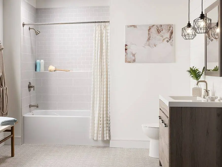 Bathtub with bright white walls, pendant lights and a shower curtain